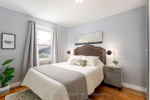 Photo 21 at 42 Stephen Drive, Queensway, Toronto