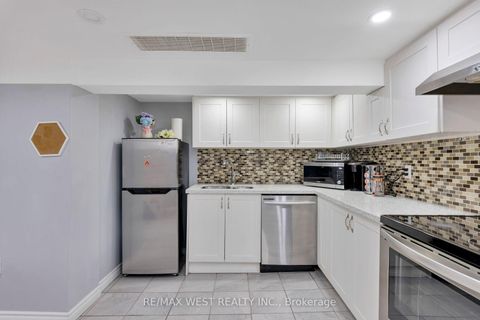Photo 34 at 42 Stephen Drive, Queensway, Toronto