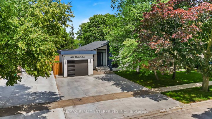 Photo 1 at 1495 Thetford Court, Clarkson, Mississauga