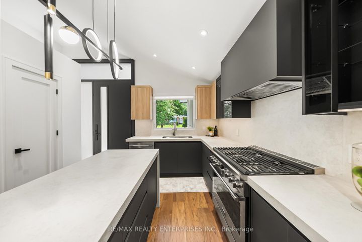 Photo 5 at 1495 Thetford Court, Clarkson, Mississauga
