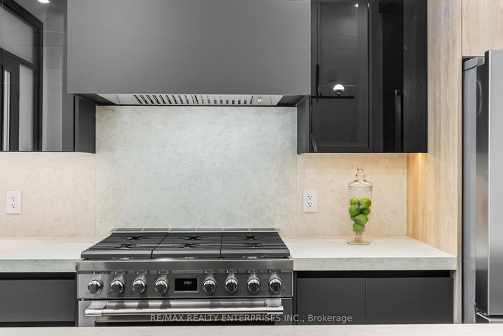 Photo 8 at 1495 Thetford Court, Clarkson, Mississauga