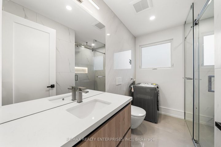 Photo 16 at 1495 Thetford Court, Clarkson, Mississauga