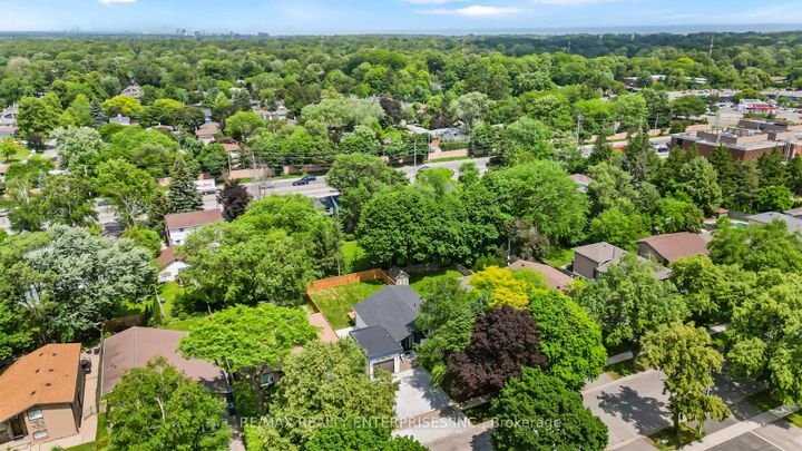 Photo 36 at 1495 Thetford Court, Clarkson, Mississauga