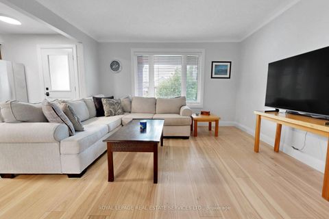 Photo 2 at 6 Parkchester Road, Amesbury, Toronto