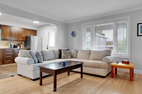 Photo 4 at 6 Parkchester Road, Amesbury, Toronto