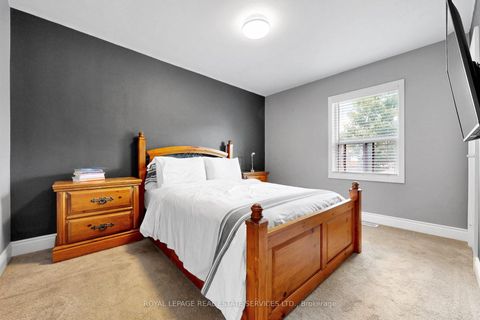 Photo 13 at 6 Parkchester Road, Amesbury, Toronto