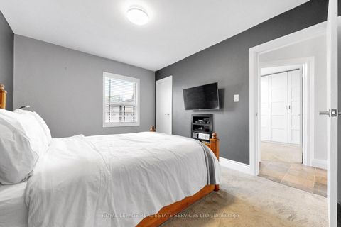 Photo 15 at 6 Parkchester Road, Amesbury, Toronto