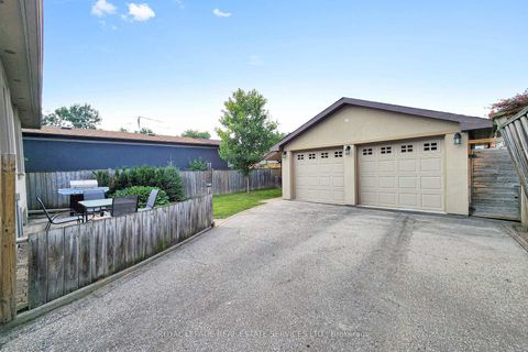 Photo 35 at 6 Parkchester Road, Amesbury, Toronto
