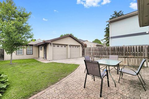 Photo 36 at 6 Parkchester Road, Amesbury, Toronto