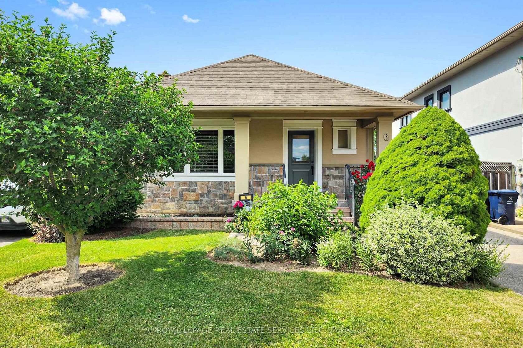 6 Parkchester Road, Amesbury, Toronto 