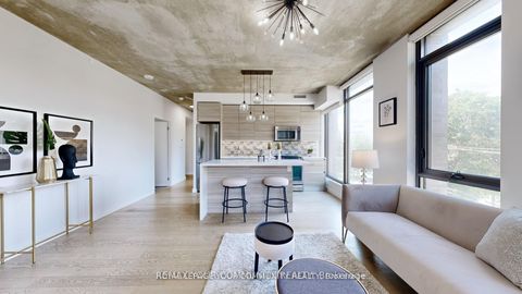 Photo 2 at 314 - 111 Bathurst Street, Waterfront Communities C1, Toronto