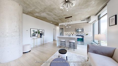 Photo 3 at 314 - 111 Bathurst Street, Waterfront Communities C1, Toronto