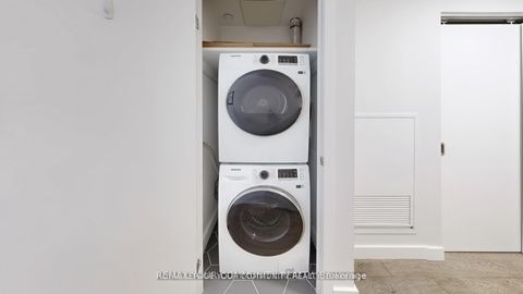 Photo 16 at 314 - 111 Bathurst Street, Waterfront Communities C1, Toronto