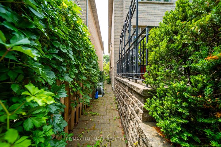 Photo 34 at 124 Felbrigg Avenue, Nortown, Toronto