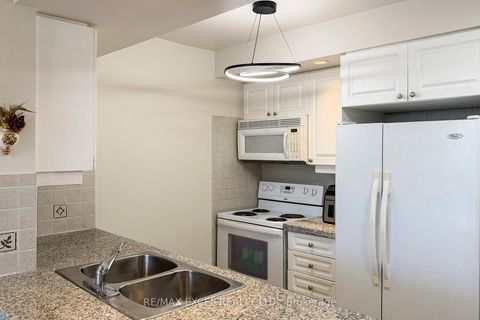 Photo 16 at 814 - 10 Northtown Way, Willowdale East, Toronto