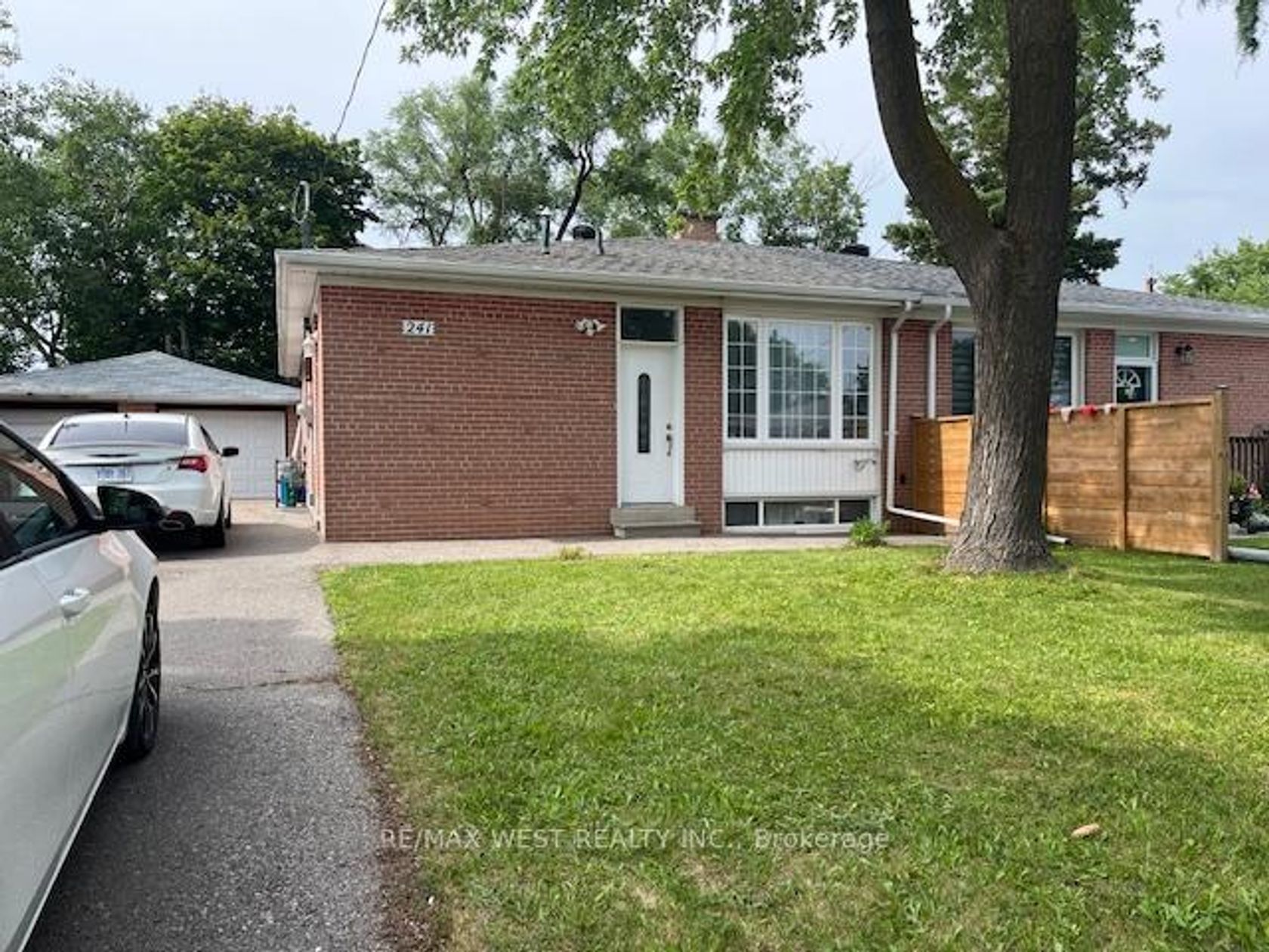 241 Ashlar Road, Crosby, Richmond Hill photo 1