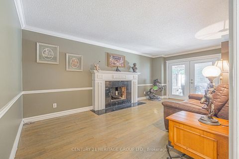 Photo 10 at 169 Delayne Drive, Aurora Heights, Aurora
