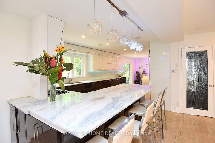 Photo 5 at 4299 Lakeshore Road, Shoreacres, Burlington