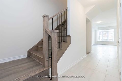 Photo 3 at 2282 Grainger Loop Crescent, Alcona, Innisfil