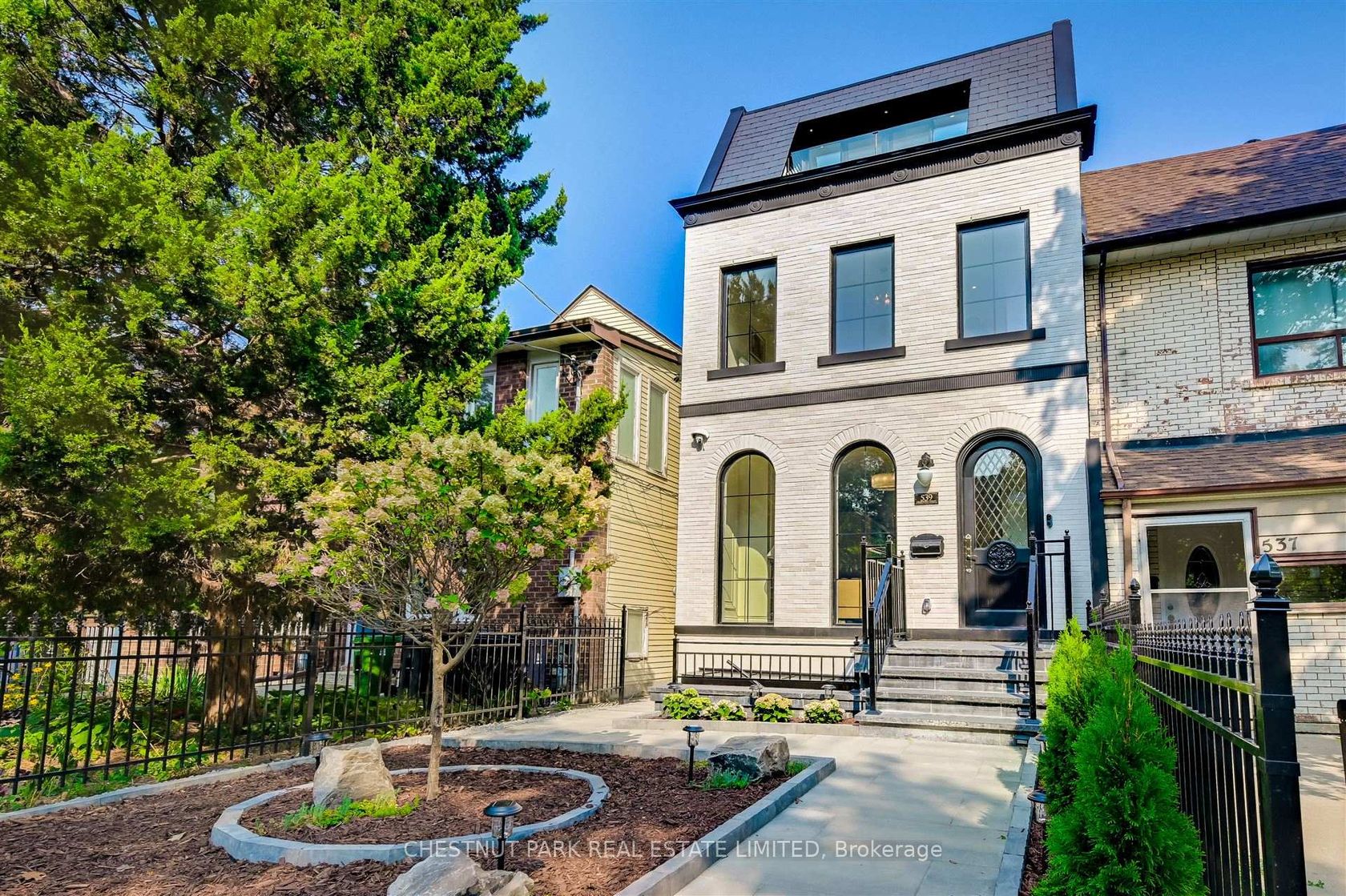 539 Crawford Street, Little Italy, Toronto photo number 2