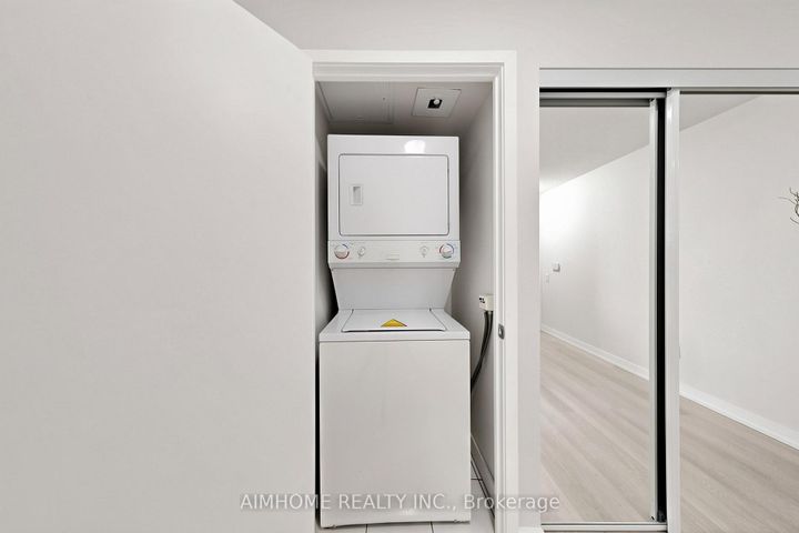 Photo 21 at 921 - 19 Singer Court, Bayview Village, Toronto