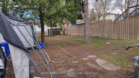 Photo 2 at 46 Madawaska Avenue, Newtonbrook East, Toronto