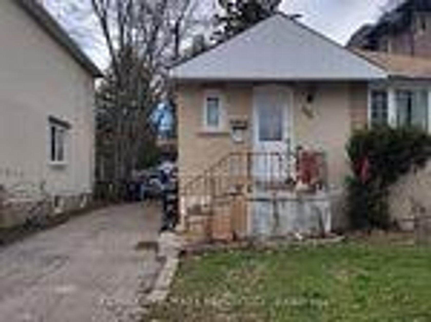 46 Madawaska Avenue, Newtonbrook East, Toronto 