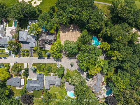 Photo 3 at 10 Woodmere Court, Humber Valley, Toronto