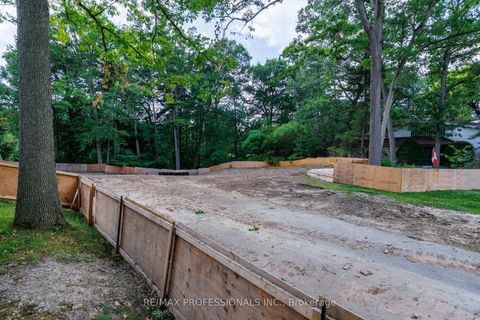 Photo 5 at 10 Woodmere Court, Humber Valley, Toronto