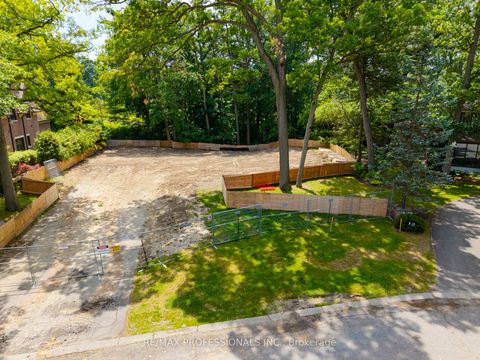 Photo 7 at 10 Woodmere Court, Humber Valley, Toronto