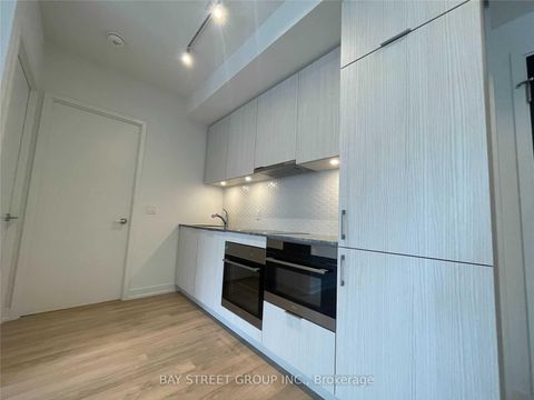 Photo 3 at 214 - 158 Front Street E, Moss Park, Toronto