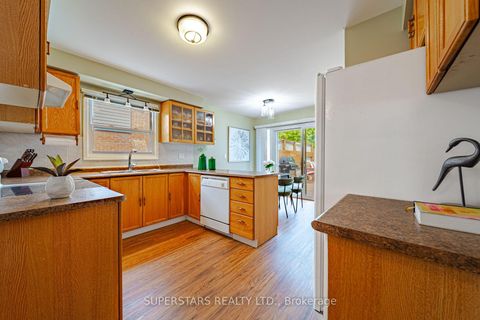 Photo 9 at 99 Peevers Crescent, Glenway Estates, Newmarket