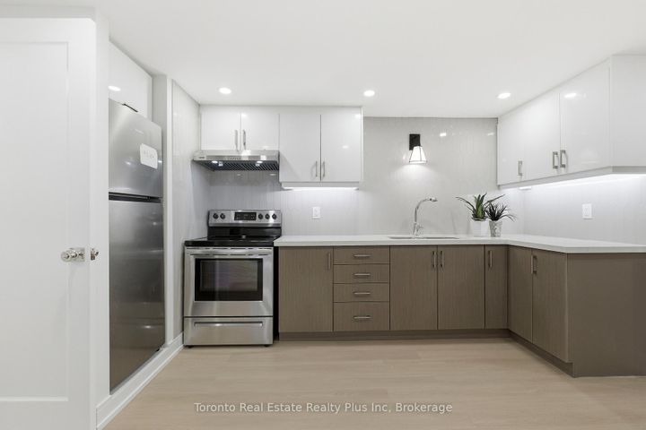 Photo 33 at 3 Blithfield Avenue, Bayview Village, Toronto