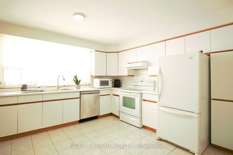 Photo 3 at 263 Patricia Avenue, Newtonbrook West, Toronto