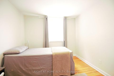 Photo 8 at 263 Patricia Avenue, Newtonbrook West, Toronto