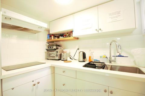 Photo 11 at 263 Patricia Avenue, Newtonbrook West, Toronto
