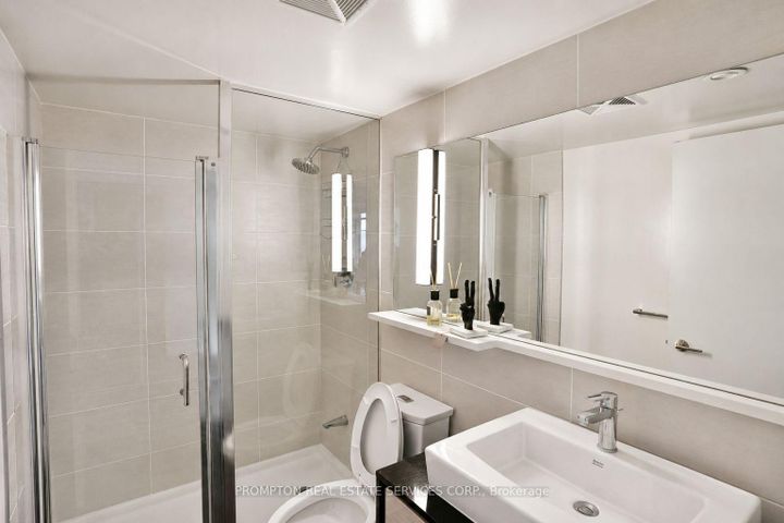 Photo 4 at 717 - 72 Esther Shiner Boulevard, Bayview Village, Toronto