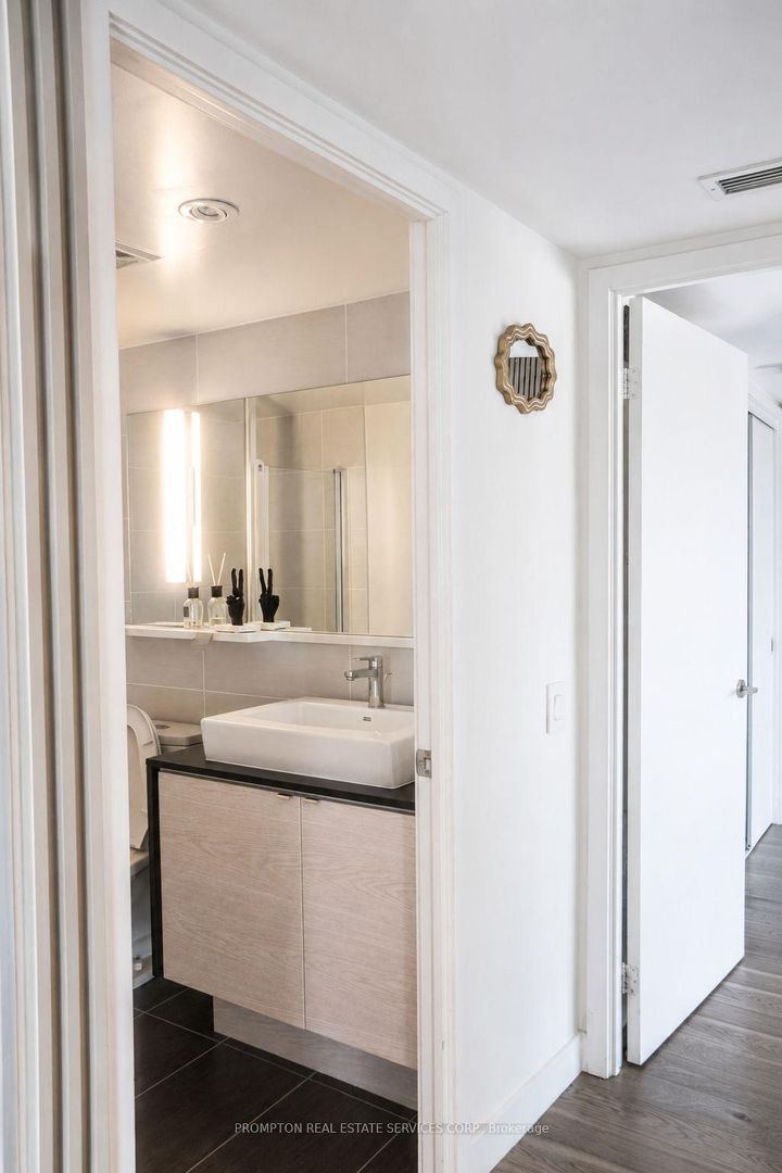 Photo 5 at 717 - 72 Esther Shiner Boulevard, Bayview Village, Toronto