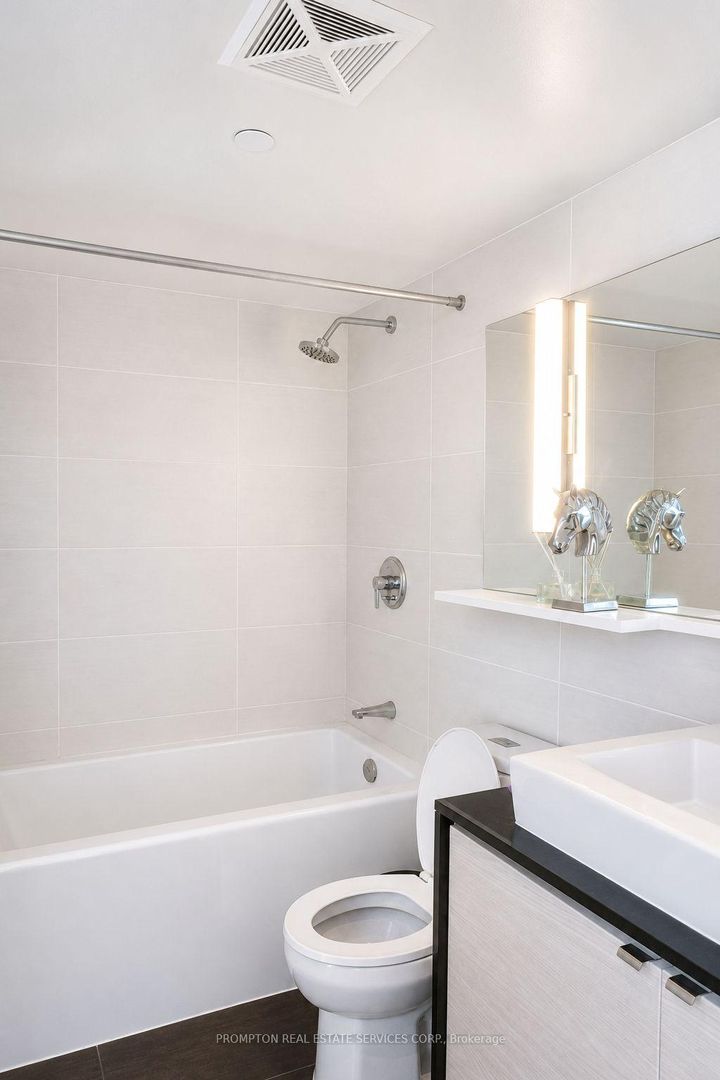 Photo 7 at 717 - 72 Esther Shiner Boulevard, Bayview Village, Toronto