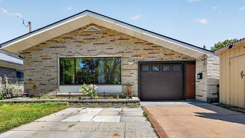 Photo 1 at 8 Bonnechere Crescent, Bendale, Toronto