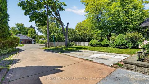 Photo 2 at 8 Bonnechere Crescent, Bendale, Toronto
