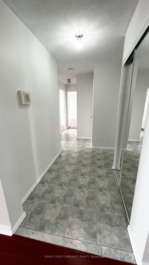 Photo 2 at 1606 - 5 Shady Golfway, Flemingdon Park, Toronto