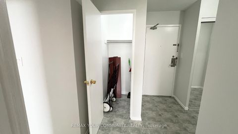 Photo 3 at 1606 - 5 Shady Golfway, Flemingdon Park, Toronto