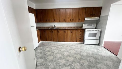 Photo 8 at 1606 - 5 Shady Golfway, Flemingdon Park, Toronto