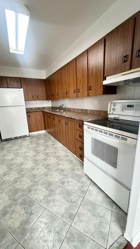Photo 9 at 1606 - 5 Shady Golfway, Flemingdon Park, Toronto