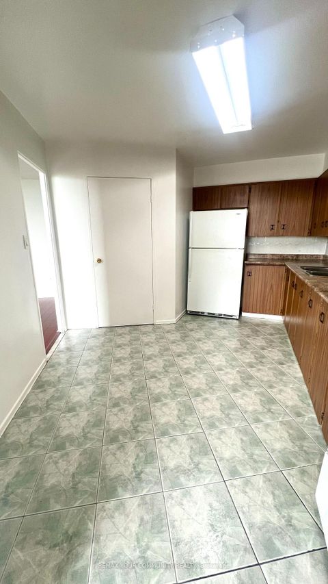 Photo 10 at 1606 - 5 Shady Golfway, Flemingdon Park, Toronto