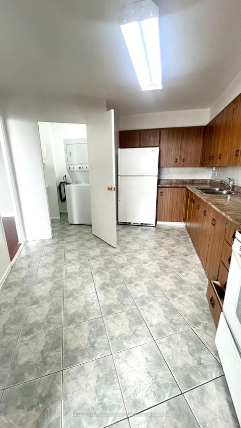 Photo 11 at 1606 - 5 Shady Golfway, Flemingdon Park, Toronto