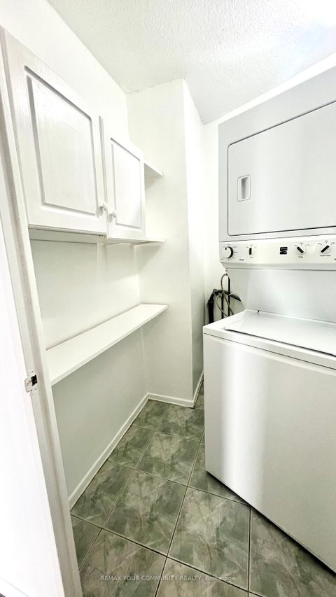 Photo 12 at 1606 - 5 Shady Golfway, Flemingdon Park, Toronto