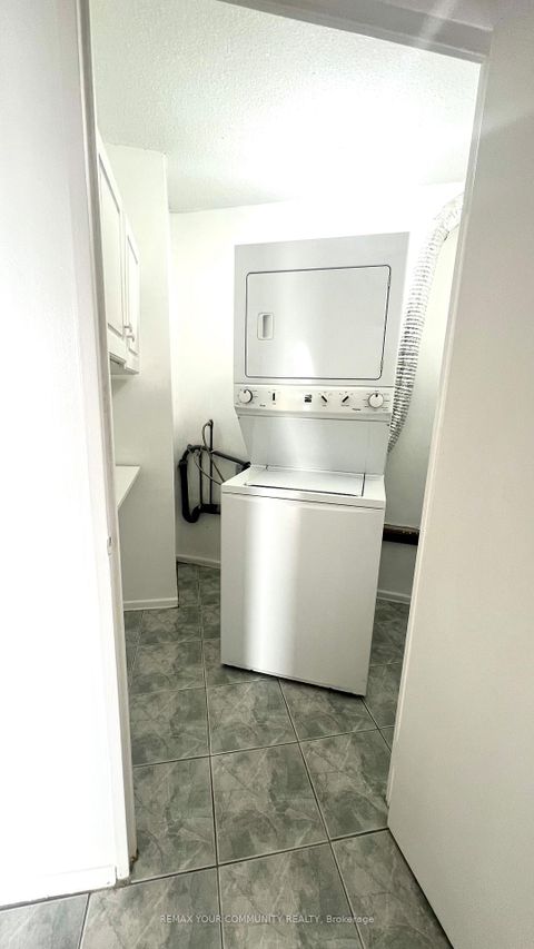 Photo 13 at 1606 - 5 Shady Golfway, Flemingdon Park, Toronto