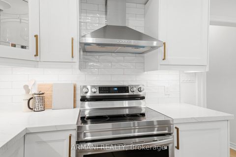 Photo 15 at 918 Ossington Avenue, Junction, Toronto